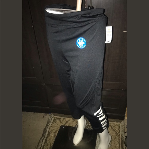Peek a boo bottom workout capri leggings NWT - Picture 1 of 3